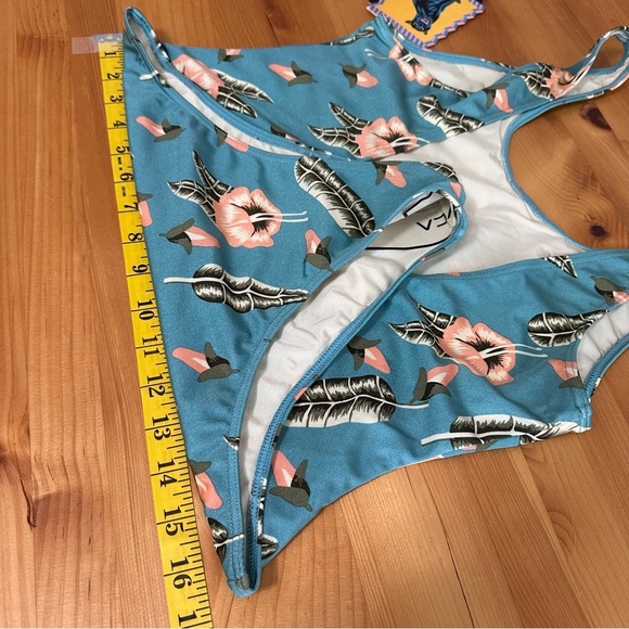 RVCA South Swell Pelletier One Piece Swimsuit Sz L NWT - Picture 5 of 14